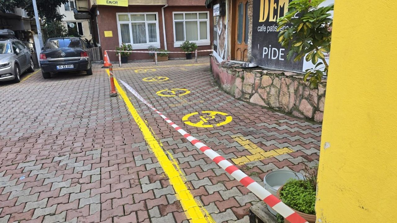 TAKSİ DURAKLARINDA BOYAMA ÇALIŞMASI DEVAM EDİYOR