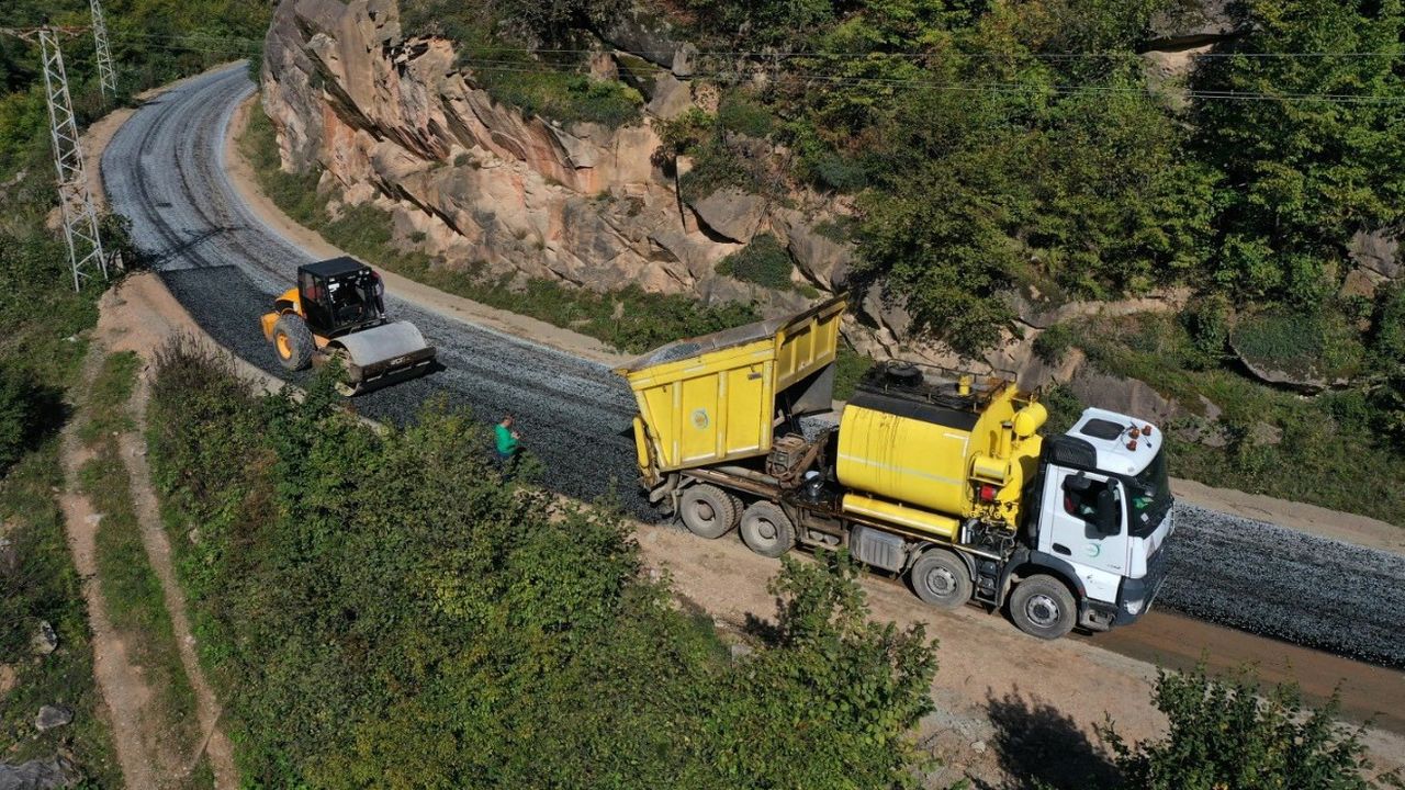 ULUBEY’DE UZUNMAHMUT-ÖREN GRUP YOLU ASFALT KONFORUNA KAVUŞUYOR