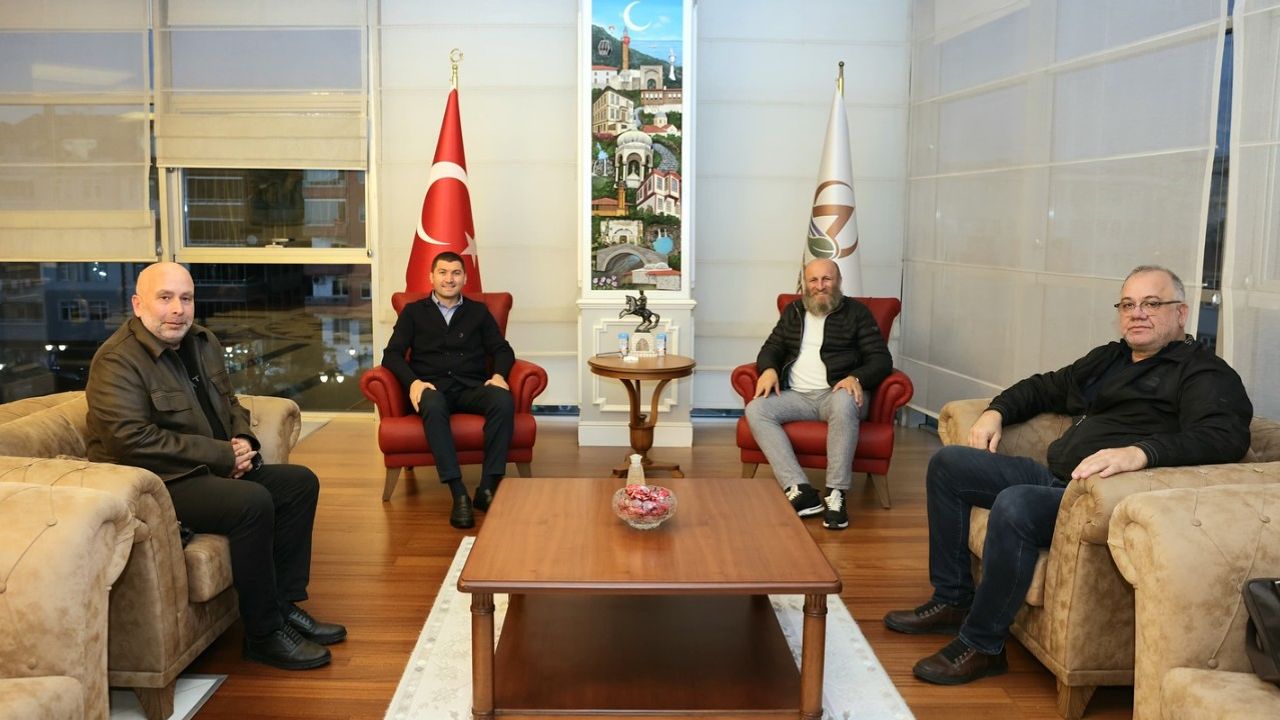 ÜNLÜ SANATÇI ÇETİN ALTAY’DAN BAŞKAN TEPE’YE ZİYARET