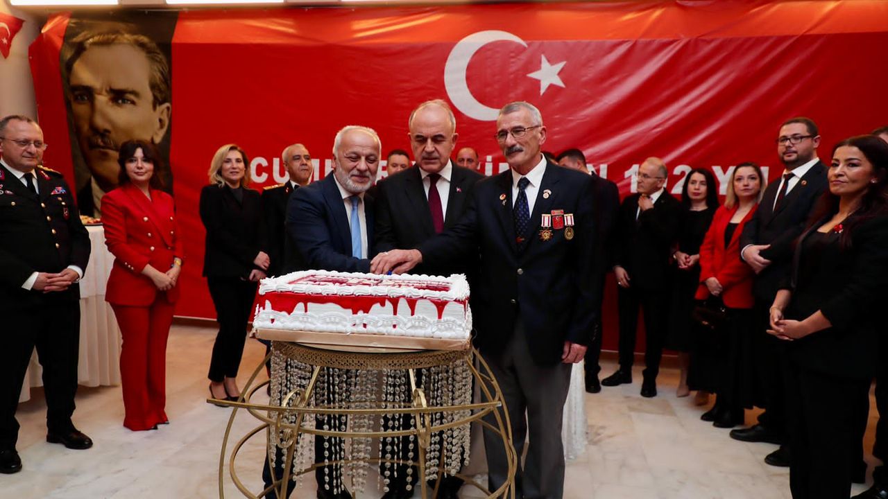 CUMHURİYET RESEPSİYONU GERÇEKLEŞTİRİLDİ