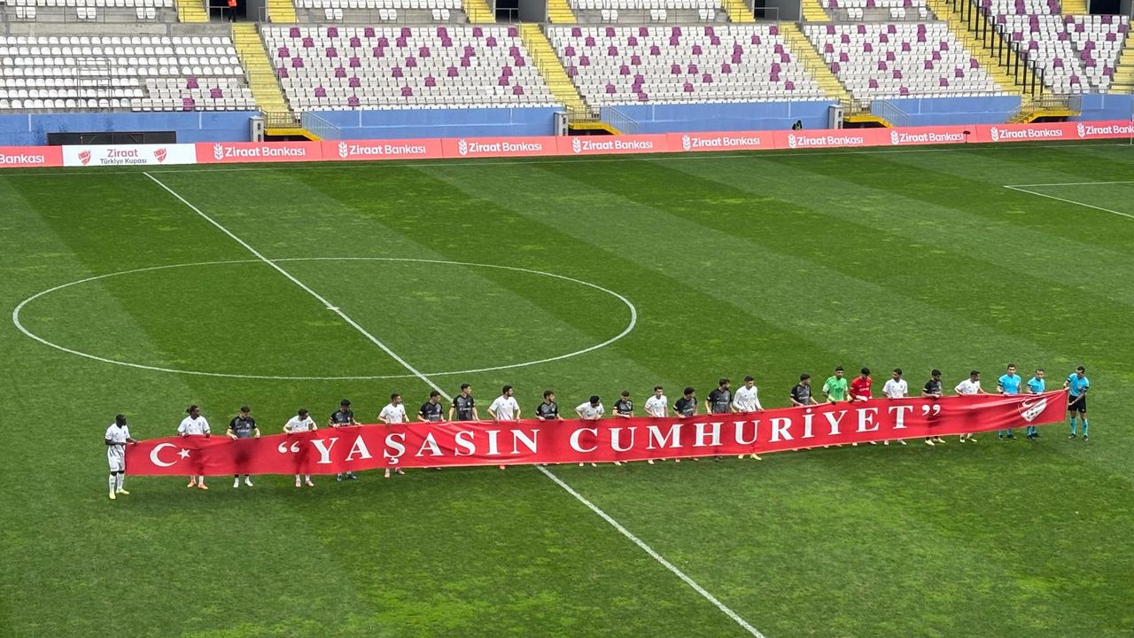 52 ORDUSPOR VE SARIYERSPOR’DAN CUMHURİYET’E ANLAMLI MESAJ