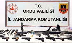 JANDARMA OPERASYONUNDA RUHSATSIZ SİLAHLAR ELE GEÇİRİLDİ