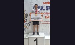 ORDULU YÜZÜCÜ YUSUF EFE GÜNDÜZ TÜRKİYE ŞAMPİYONU OLDU