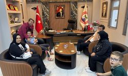 BAŞKAN LEYLA ÇITIR’DAN ÖĞRENCİLERE ÇANTA HEDİYESİ