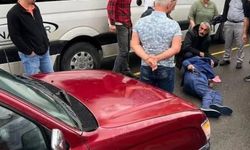 OTOMOBİL YAYAYA ÇARPTI!
