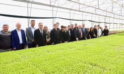 BAŞKAN GÜLER, TARIM LİSESİ ÖĞRENCİLERİNİ BÜYÜKŞEHİR SERALARINDA AĞIRLADI