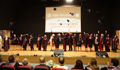 ANNE ÜNİVERSİTESİ’NDE İLK MEZUNİYET HEYECANI
