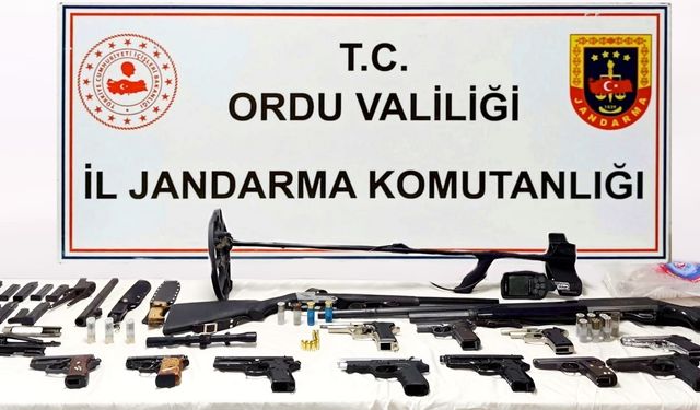 JANDARMA OPERASYONUNDA RUHSATSIZ SİLAHLAR ELE GEÇİRİLDİ