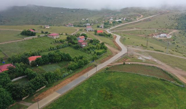 KARADENİZ YAYLALARINI BİRBİRİNE BAĞLAYAN “YEŞİL YOL”DA ÇALIŞMALAR TAM GAZ
