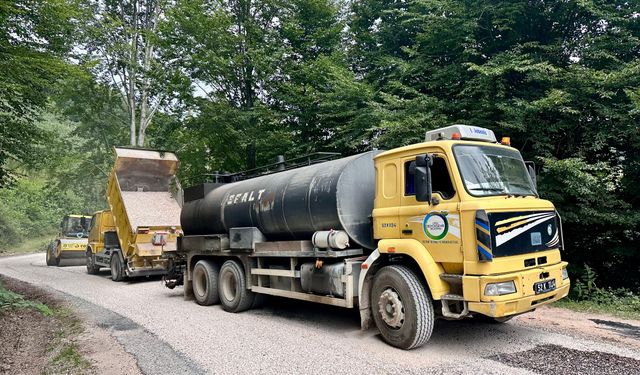 PELİTÖZÜ – KIZILOT YAYLASI YOLUNDA ASFALT ÇALIŞMALARI SÜRÜYOR