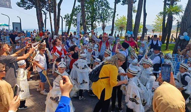 ÜNYE’DE GELENEKSEL TOPLU SÜNNET ŞÖLENİ COŞKUYLA GERÇEKLEŞTİRİLDİ