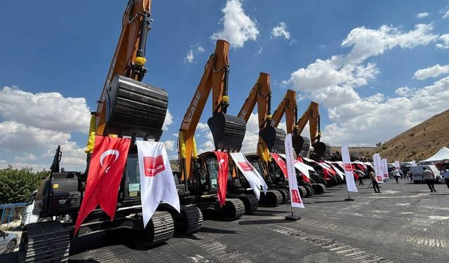 KABATAŞ BELEDİYESİ’NE 22 TONLUK EKSKAVATÖR DESTEĞİ