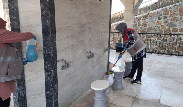 CAMİLERDE TEMİZLİK SEFERBERLİĞİ