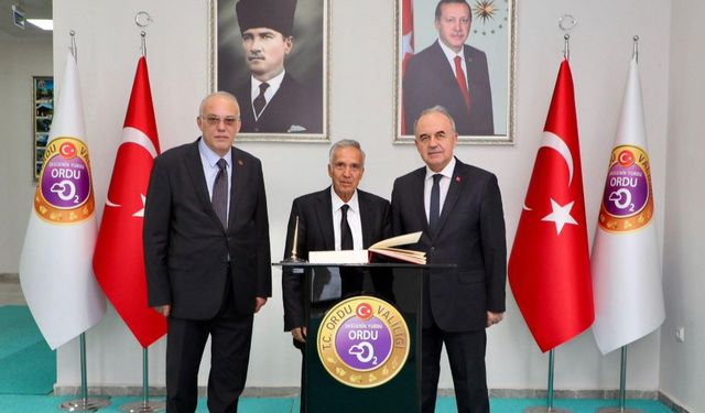 GAZETECİ YAVUZ DONAT VALİ EROL’U ZİYARET ETTİ