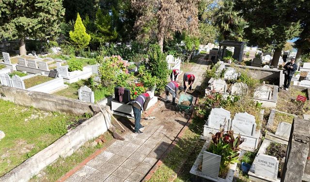 BÜYÜKŞEHİR MEZARLIKLARIN BAKIMINI UNUTMUYOR