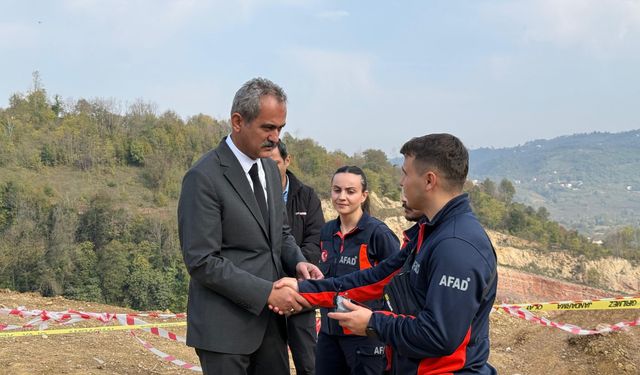 GÖÇÜK ALANINDA KURTARMA ÇALIŞMALARI DEVAM EDİYOR