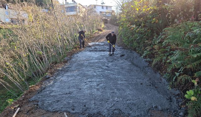 Kemalpaşa’da  Beton Yol Çalışması