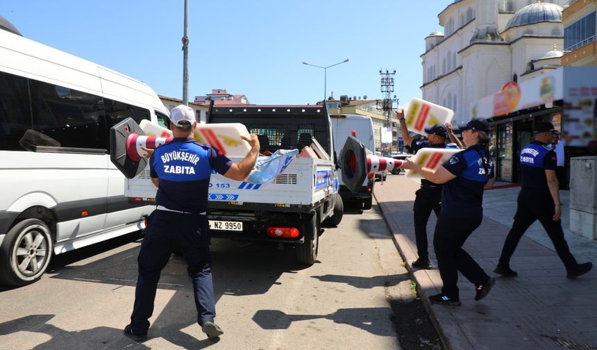ZABITA EKİPLERİ KALDIRIM İŞGALİNE GÖZ AÇTIRMIYOR
