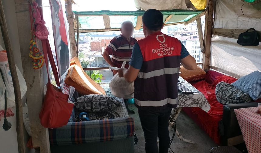 İHTİYAÇ SAHİPLERİNİN SOFRALARINA UMUT TAŞINIYOR