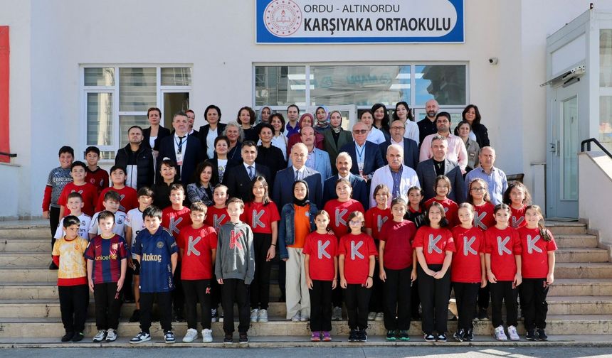 ORTAOKUL ÖĞRENCİSİNİN SÖZÜ YERİNE GELDİ: VALİ EROL KARŞIYAKA ORTAOKULU’NU ZİYARET ETTİ