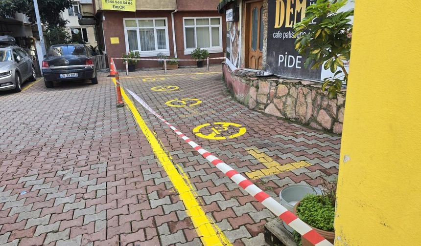 TAKSİ DURAKLARINDA BOYAMA ÇALIŞMASI DEVAM EDİYOR