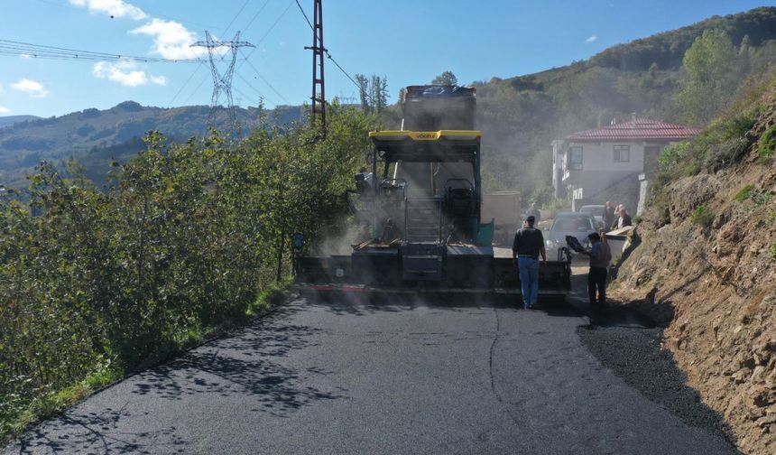 GÖLKÖY’DE 3 MAHALLEYE HİTAP EDEN YOL ASFALTLANIYOR