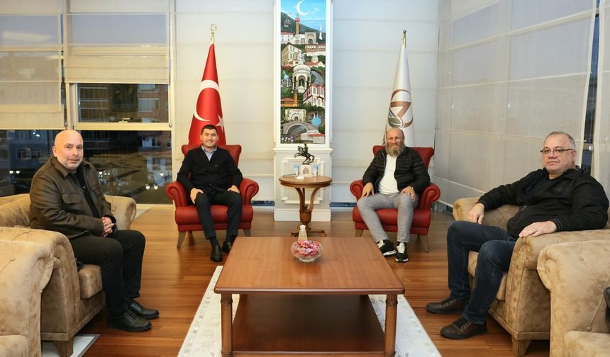 ÜNLÜ SANATÇI ÇETİN ALTAY’DAN BAŞKAN TEPE’YE ZİYARET