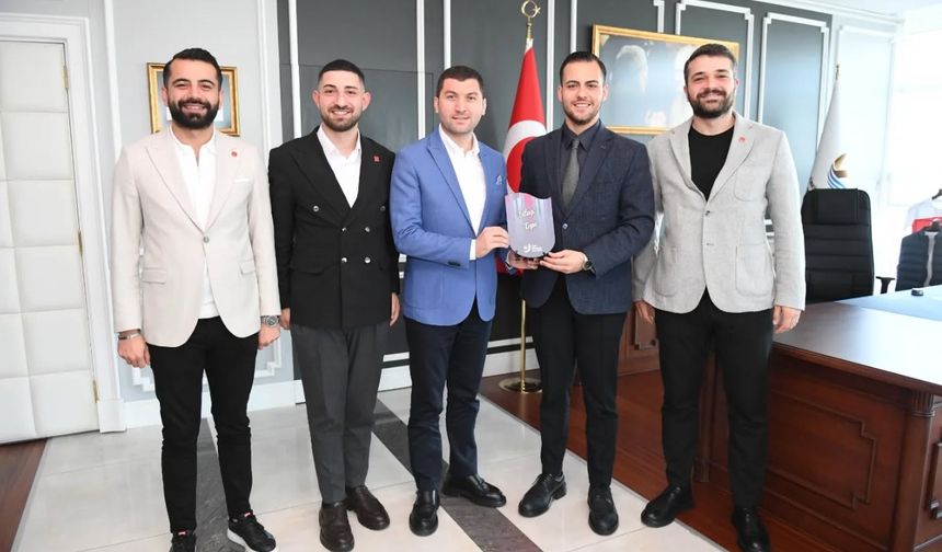 CHP GENÇLİK KOLLARINDAN BAŞKAN ULAŞ TEPE’YE ZİYARET