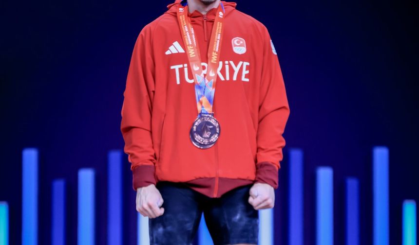 ORDU'LU MİLLİ HALTERCİ YUSUF FEHMİ GENÇ RİYAD’DA İKİ ALTIN KAZANDI