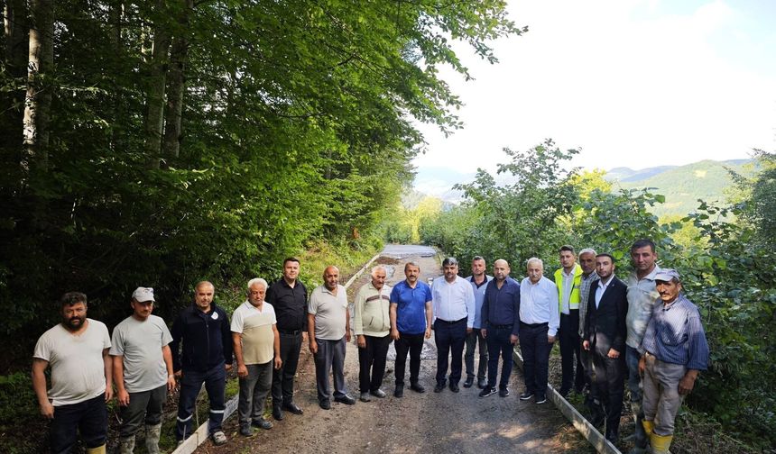 Akkuş'ta Beton Yol Çalışmaları Sürüyor