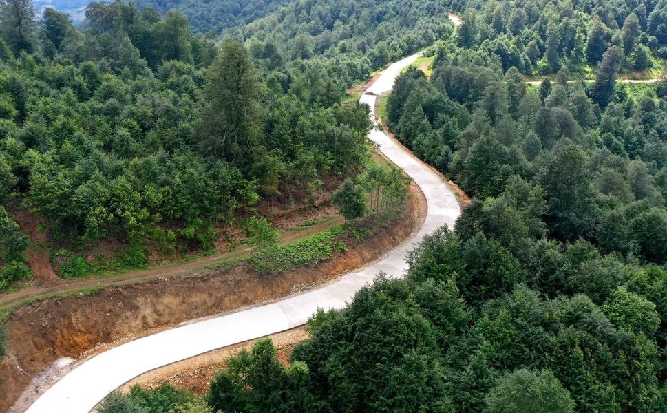 Yeşil Yol'da Beton Yol Çalışmaları Sürüyor