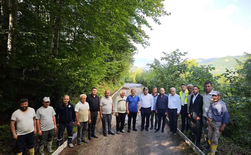 Akkuş'ta Beton Yol Çalışmaları Sürüyor