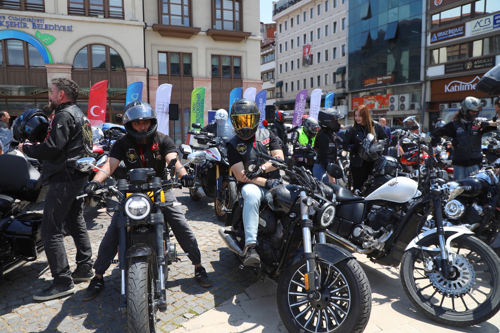 Motosi̇klet Tutkunlari Bi̇r Araya Geldi̇ (1)