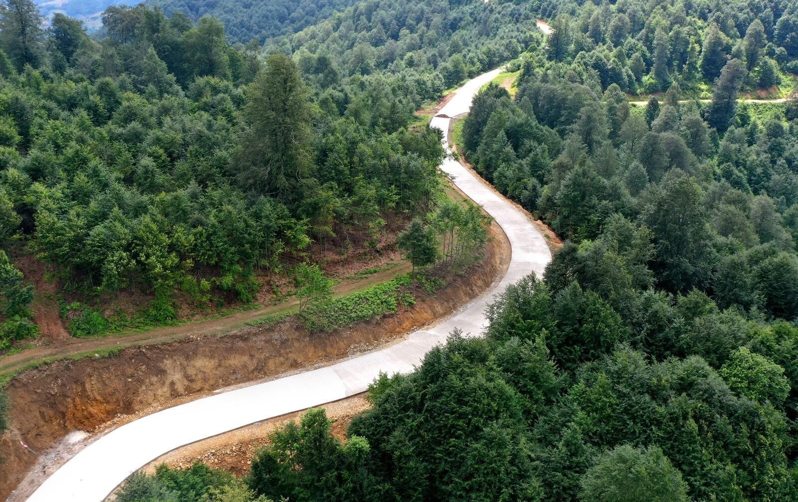 Yeşil Yol'da Beton Yol Çalışmaları Sürüyor